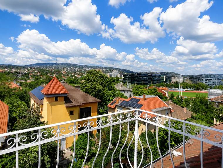 Private balcony with a view over the garden and Buda hills